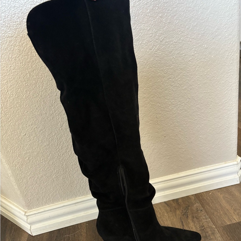 Elegant Black Over-the-Knee Boots - Picture 3 of 5